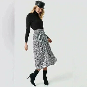 NA-KD Leopard Cheetah Midi Skirt high elastic waist flowy fit white leo print